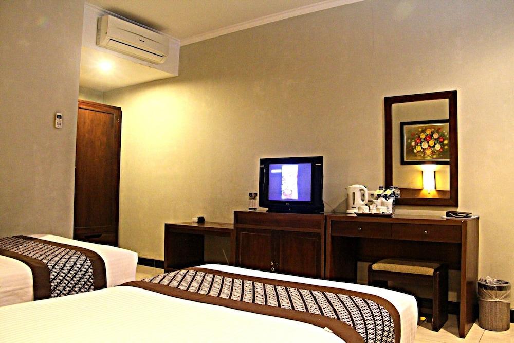 Hotel Cakra Kembang Kejayan