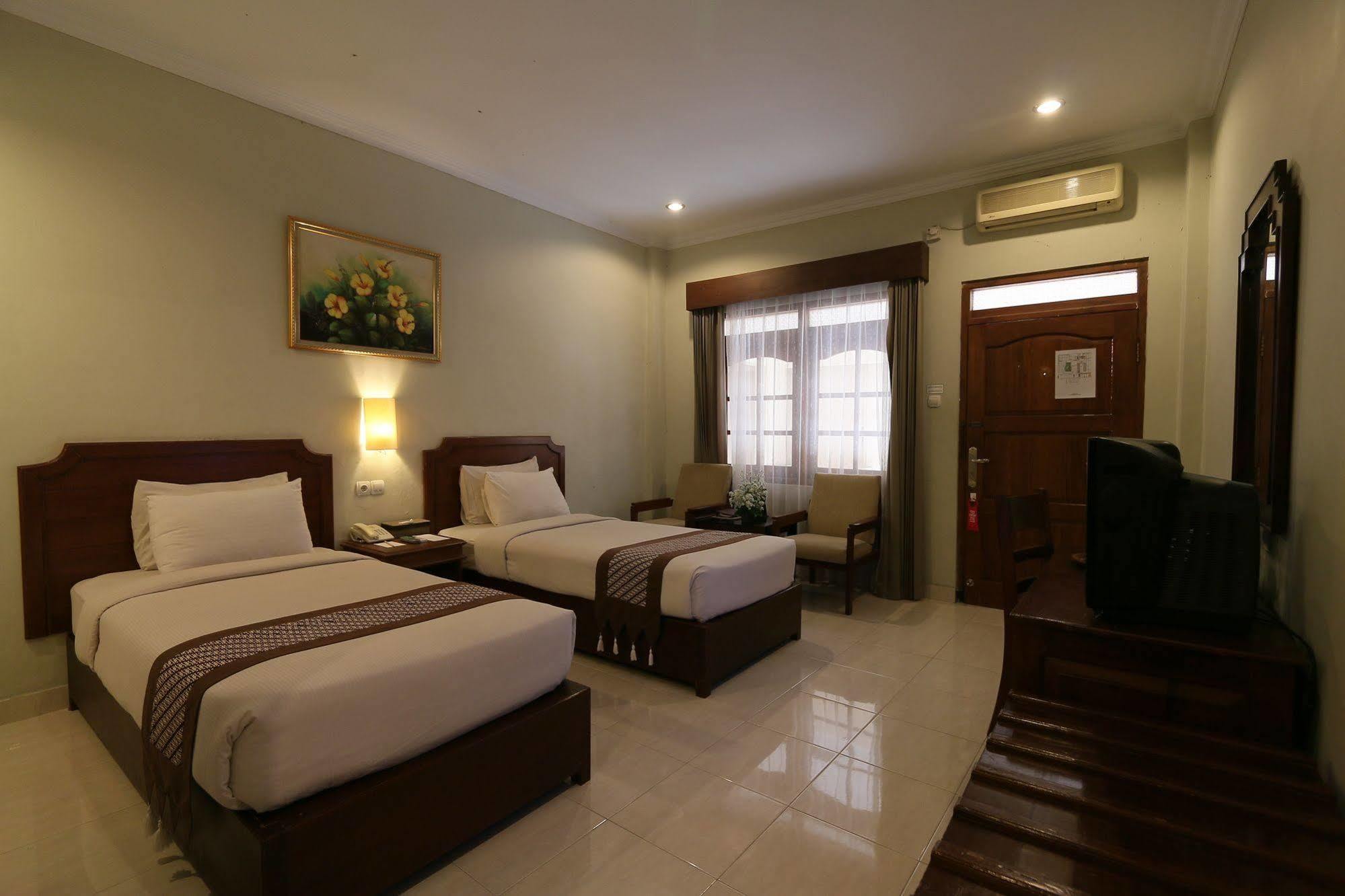 Cakra Kembang Hotel Kejayan